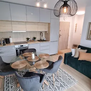 Apartment Mlody - Bezplatny Parking, Mocne Wifi, Dobre Polaczenie Z Lotniskiem, Danzig
